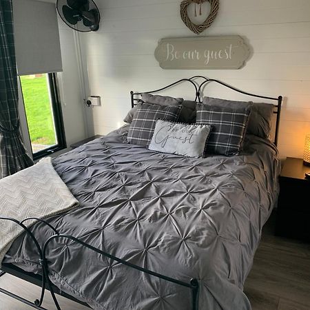 Dolafon Farm Luxury Glamping Cabin With Hot Tub St Asaph Buitenkant foto