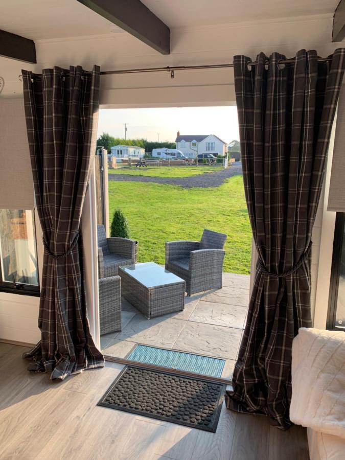 Dolafon Farm Luxury Glamping Cabin With Hot Tub St Asaph Buitenkant foto
